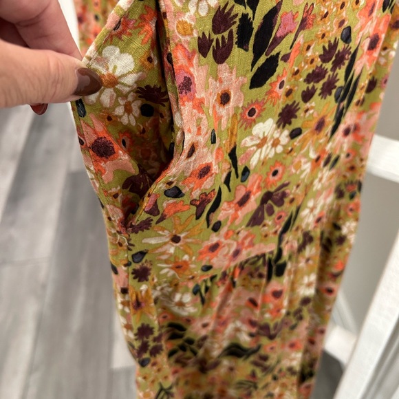 Beautiful long dress with pockets! - Picture 3 of 3